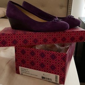 Tory Burch size 8 purple wedges *new*